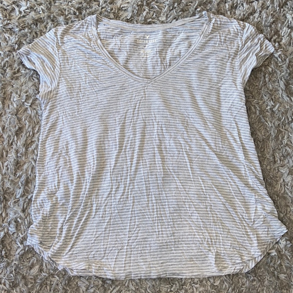 American Eagle V neck Top